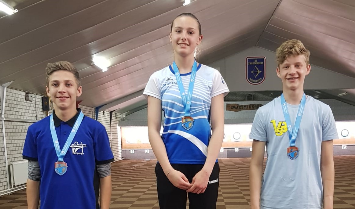 19 mei BK/NK 25m1pijl cadetten/junioren. Zilver voor David